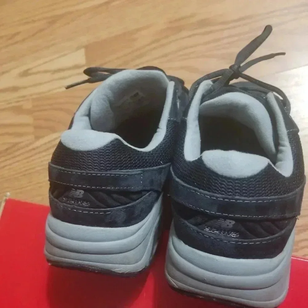 New Balance Women's Navy Blue Suede Walking Sneakers  Sz 9 Wide (D)